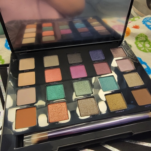 Urban Decay Vice eyeshadow palette - Picture 5 of 6